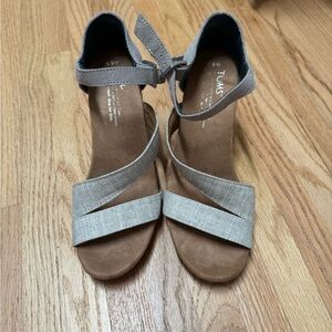 TOMS wedge sandal- PERFECT FOR SUMMER!